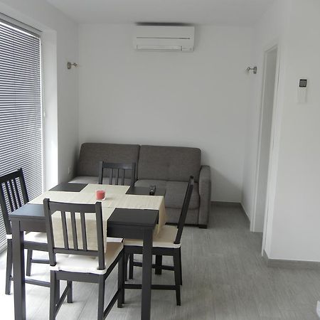 Rooms & Apartment Mira G. بوستوينا المظهر الخارجي الصورة