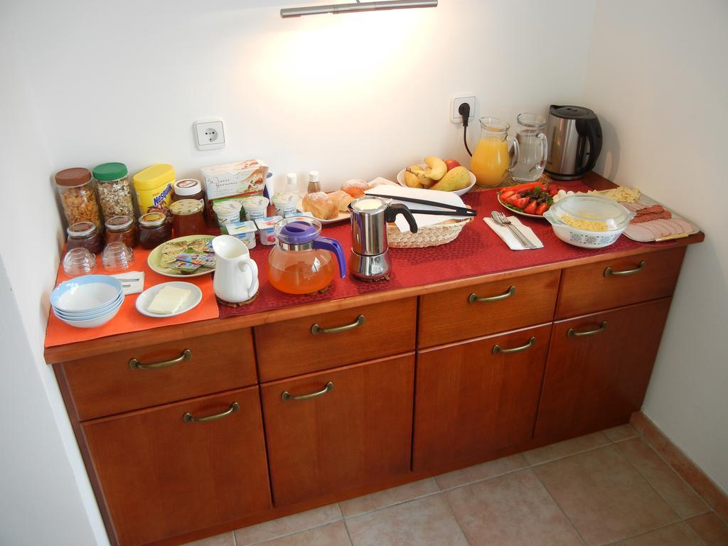 Rooms & Apartment Mira G. بوستوينا المظهر الخارجي الصورة