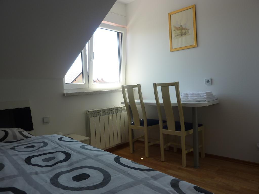 Rooms & Apartment Mira G. بوستوينا المظهر الخارجي الصورة