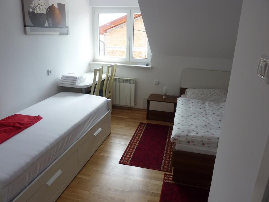 Rooms & Apartment Mira G. بوستوينا المظهر الخارجي الصورة