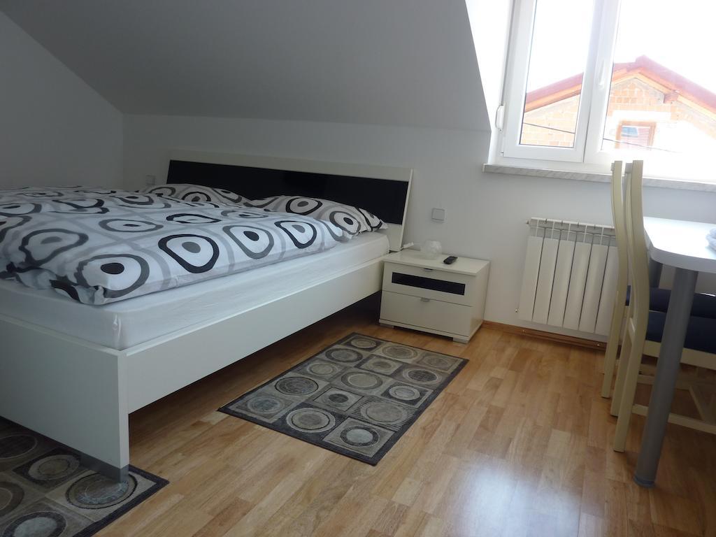 Rooms & Apartment Mira G. بوستوينا الغرفة الصورة