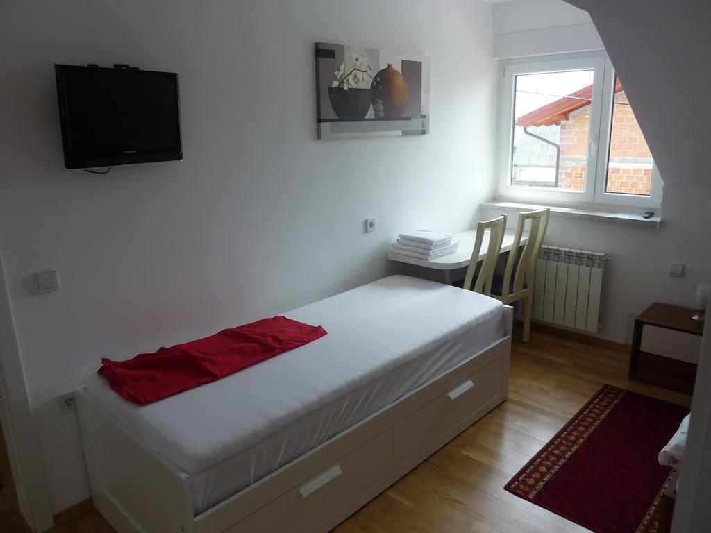 Rooms & Apartment Mira G. بوستوينا المظهر الخارجي الصورة