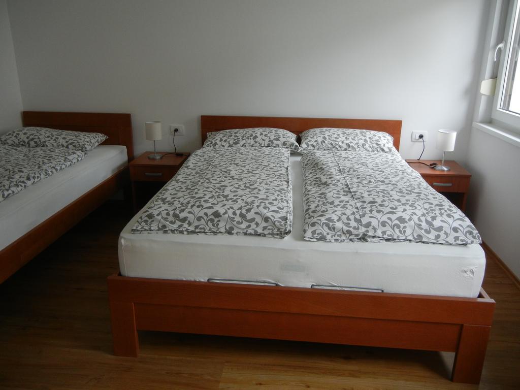 Rooms & Apartment Mira G. بوستوينا المظهر الخارجي الصورة